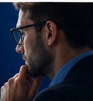 Consultant werkt aan een AI-agent